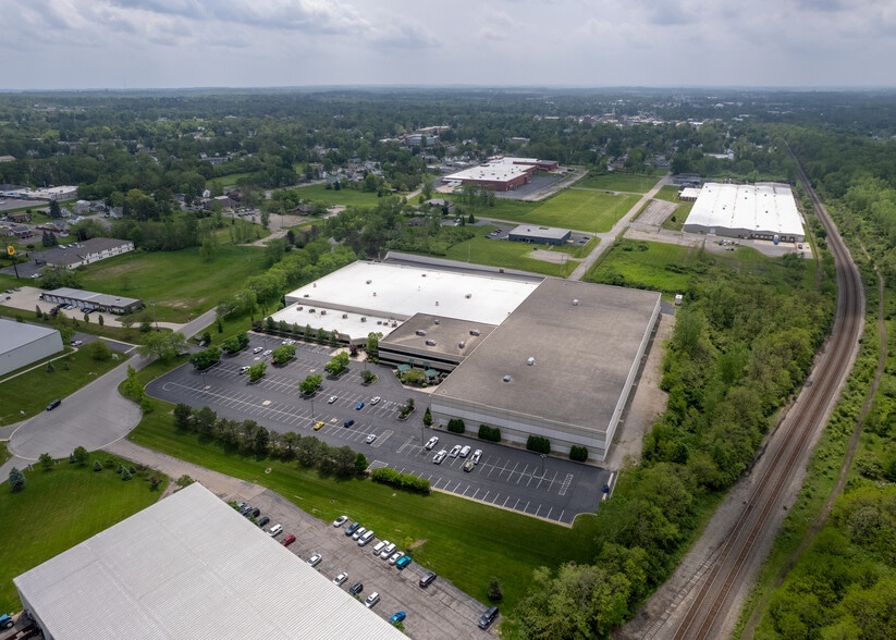 More Photos Of 1 Hunter Pl, Bellefontaine Distribution For Lease