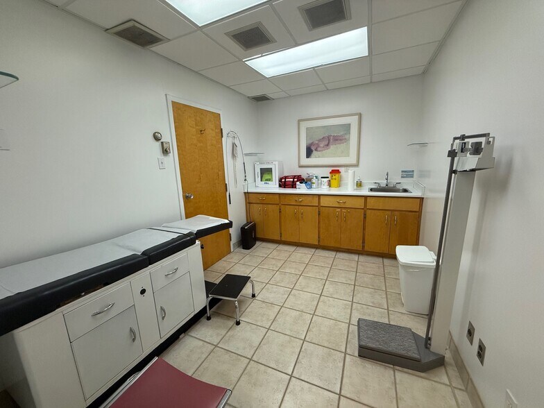 More Photos Of 9833 Tecumseh Rd E, Windsor Medical For Sale