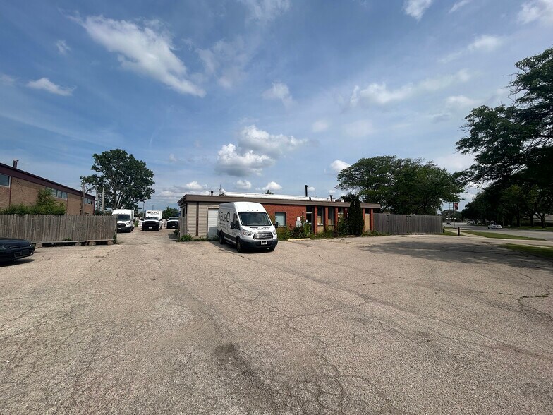 More Photos Of 4619 N 25th Ave, Schiller Park Warehouse For Sale