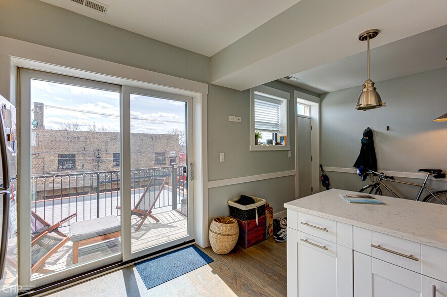 More Photos Of 6710-6712 N Northwest Hwy, Chicago Apartments For Sale