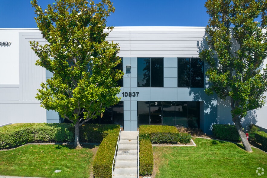 More Photos Of 10837 Commerce Way, Fontana Warehouse For Lease