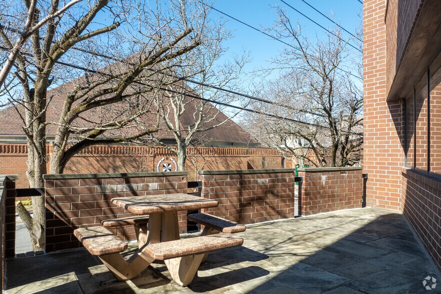 More Photos Of 427 Bedford Rd, Pleasantville Office Residential For Lease