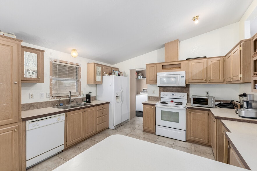 More Photos Of 50150 W Julie Ln, Maricopa Warehouse For Sale
