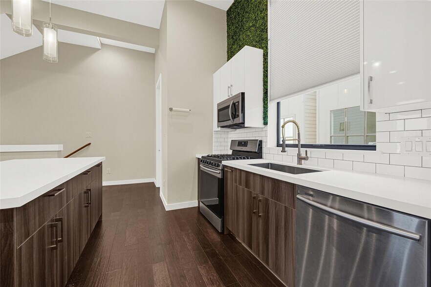 More Photos Of 2317 Eagle St, Houston Specialty For Sale