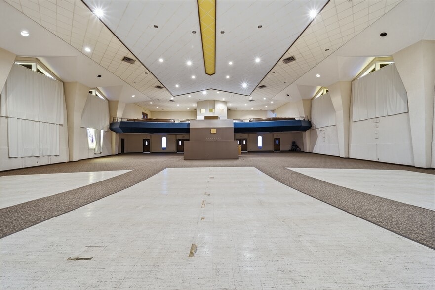More Photos Of 1915 E 3rd St, Tulsa Religious Facility For Sale