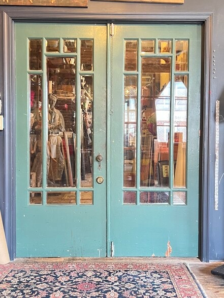 More Photos Of 1438-1442 Light St, Baltimore Showroom For Sale