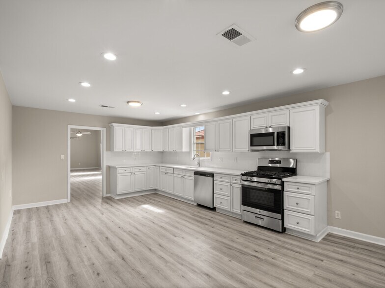 More Photos Of 101 W Center St, DeQuincy Office For Lease