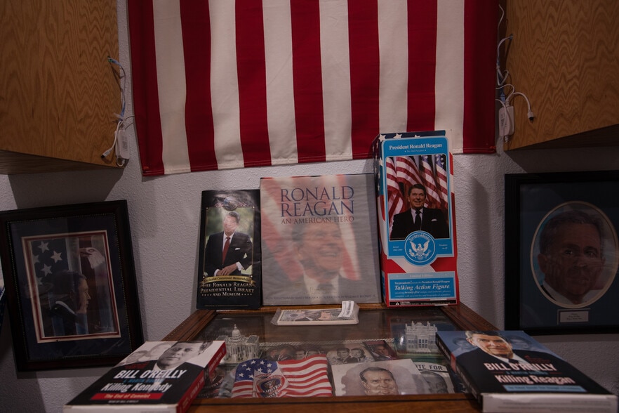 More Photos Of 1090 Knight's Trail Rd, North Venice Light Distribution For Sale