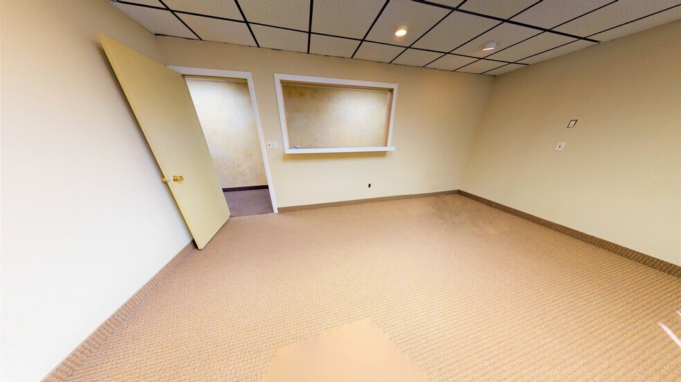 More Photos Of 43 Franklin St, East Hartford Warehouse For Lease