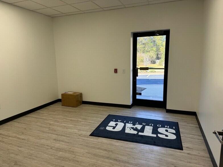 More Photos Of 7110 E Washington St, Mebane Distribution For Lease