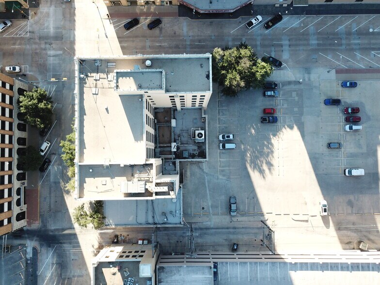 More Photos Of 301 Cypress St, Abilene Office For Sale