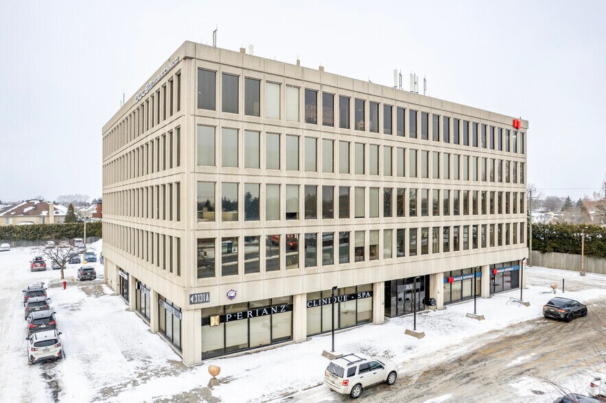 More Photos Of 3131 Boul de la Concorde E, Laval Coworking Space