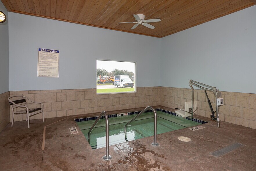 More Photos Of 435 16th Ave NW, Rochester Hotel For Sale