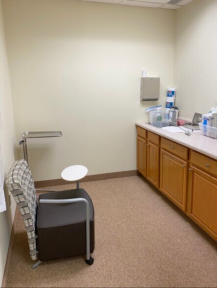 More Photos Of 2780 Snelling Ave N, Roseville Medical For Lease
