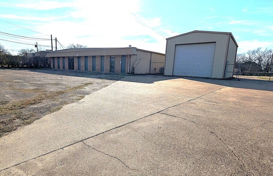 More Photos Of 206 Beall St, Kilgore Industrial For Sale