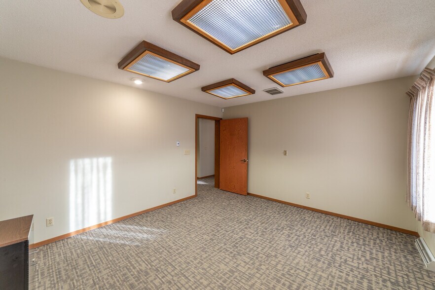 More Photos Of 605 Scott St, Wausau Office For Sale