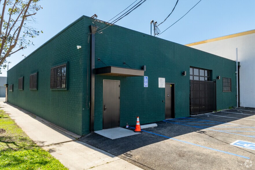 More Photos Of 4005 W Jefferson Blvd, Los Angeles Loft Creative Space For Lease