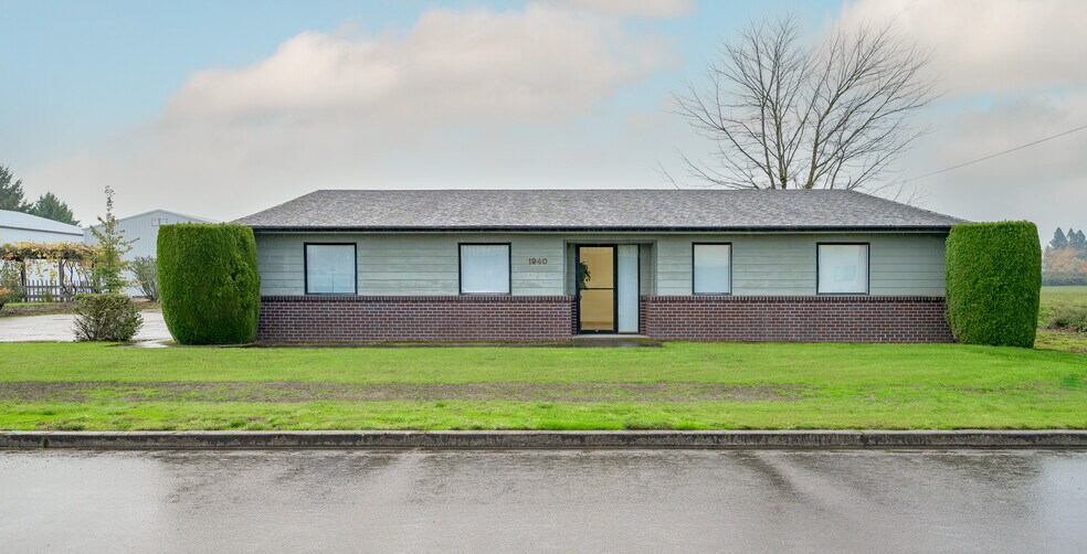 More Photos Of 1940 NE Colvin Ct, McMinnville Industrial For Lease