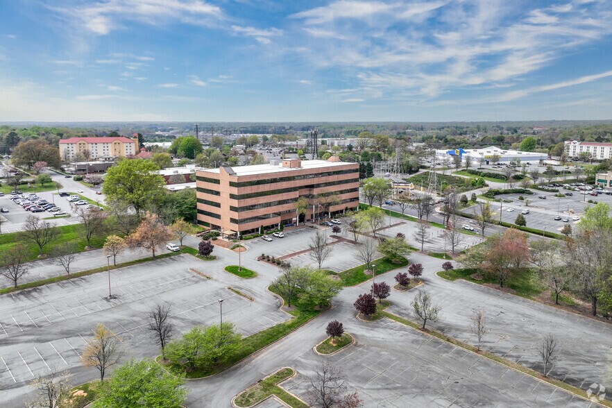 More Photos Of 799 Hanes Mall Blvd, Winston-Salem Office For Lease