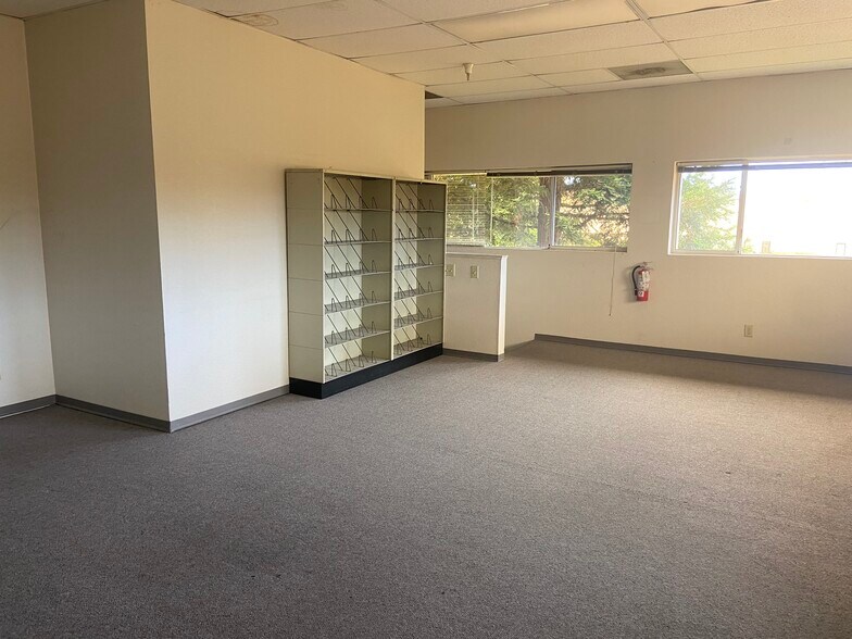 More Photos Of 986 Airway Ct, Santa Rosa Warehouse For Lease