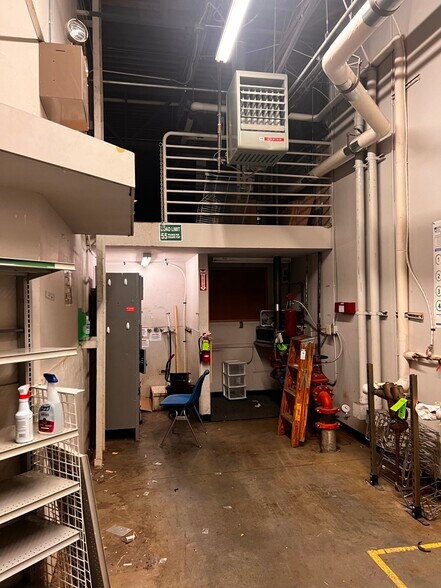 More Photos Of 5005 W Overland Rd, Boise Freestanding For Lease