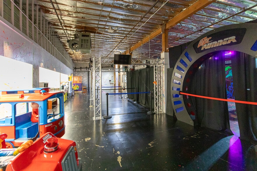 More Photos Of 901 9th St N, Great Falls Showroom For Sale