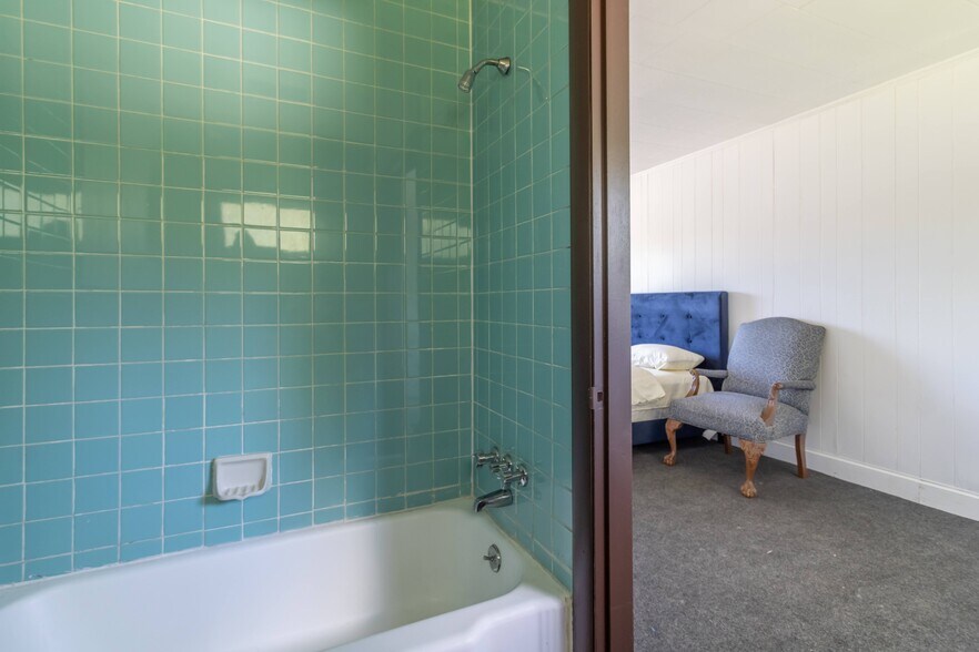 More Photos Of 196 US Route 1, Bucksport Hotel For Sale