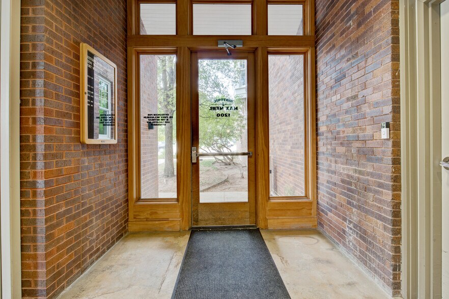 More Photos Of 1200 W Magnolia Ave, Fort Worth Office For Lease