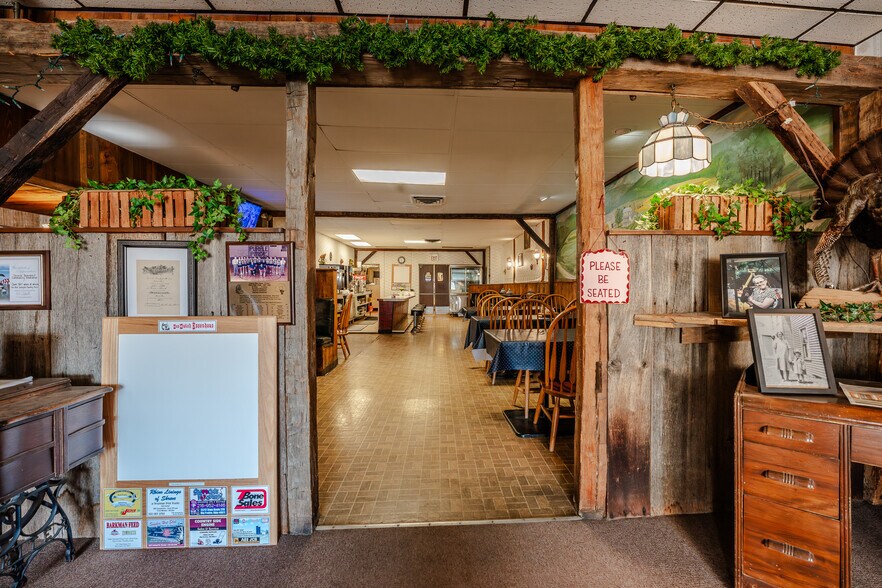 More Photos Of 176 N Market St, Shreve General Retail For Sale