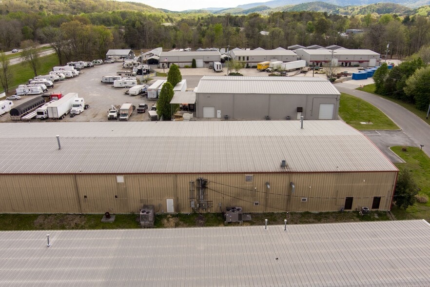 More Photos Of 8408 Gulf View Dr, Soddy Daisy Warehouse For Lease