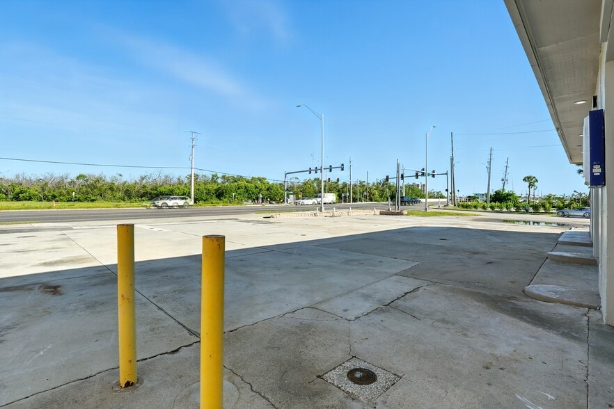 More Photos Of 19003 San Carlos Blvd, Fort Myers Service Station For Sale