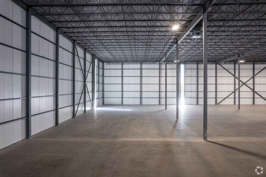 More Photos Of 151 Garden Ave, Brantford Distribution For Lease