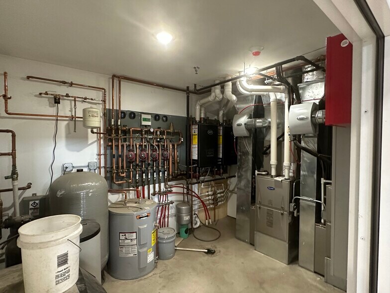 More Photos Of 24145 S La Grange Rd, Frankfort Manufacturing For Sale