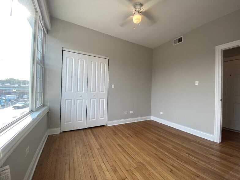 More Photos Of 4401-4403 N Clark St, Chicago Apartments For Lease