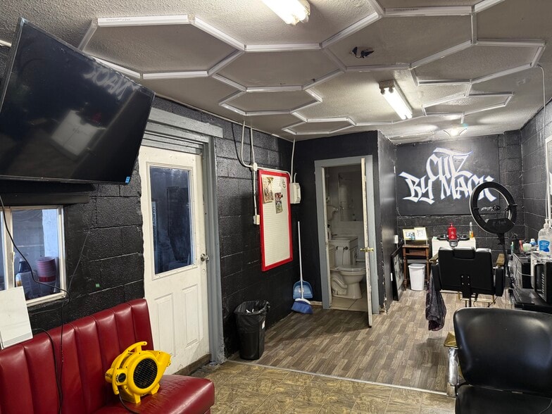 More Photos Of 5705 Wellesley Ave, Fort Worth Freestanding For Sale