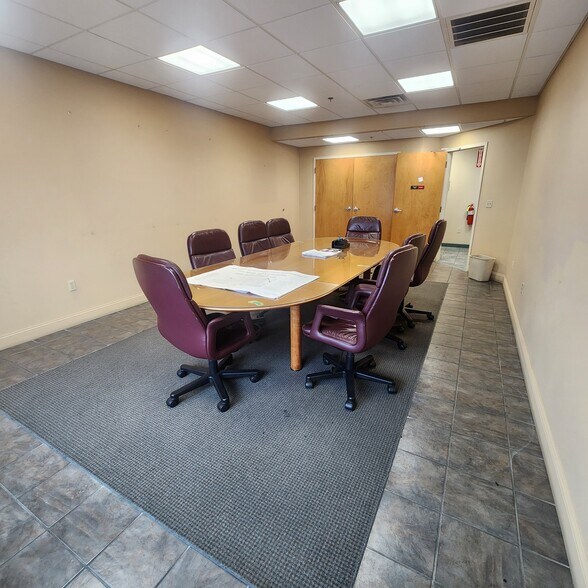 More Photos Of 47 Slade St, Fall River Showroom For Lease