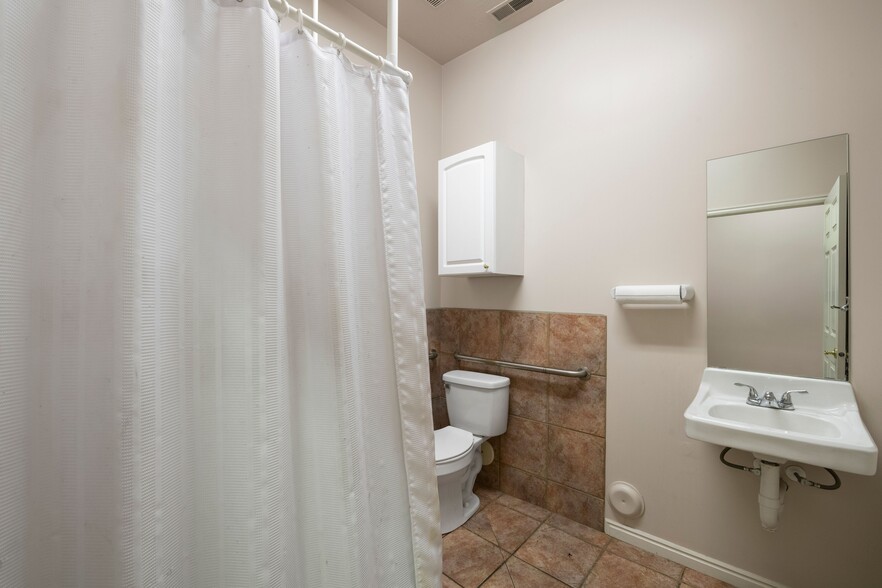 More Photos Of 216 W 4860 S, Salt Lake City Service For Sale