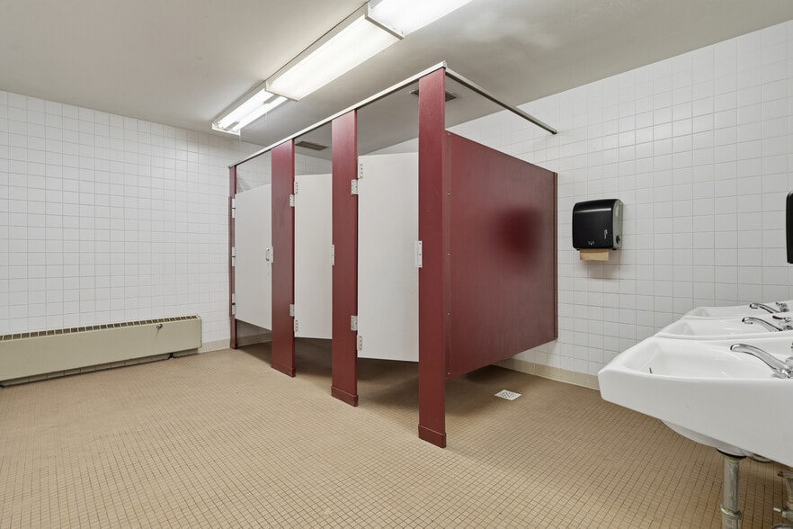 More Photos Of 221 E 12th Ave, Homestead Schools For Lease