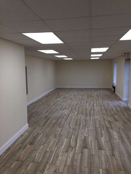 More Photos Of 7631 Fullerton Rd, Springfield Warehouse For Lease