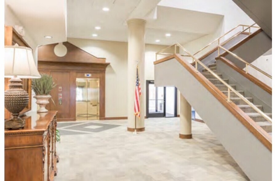 More Photos Of 34 Campbell Ave SW, Roanoke Office For Lease