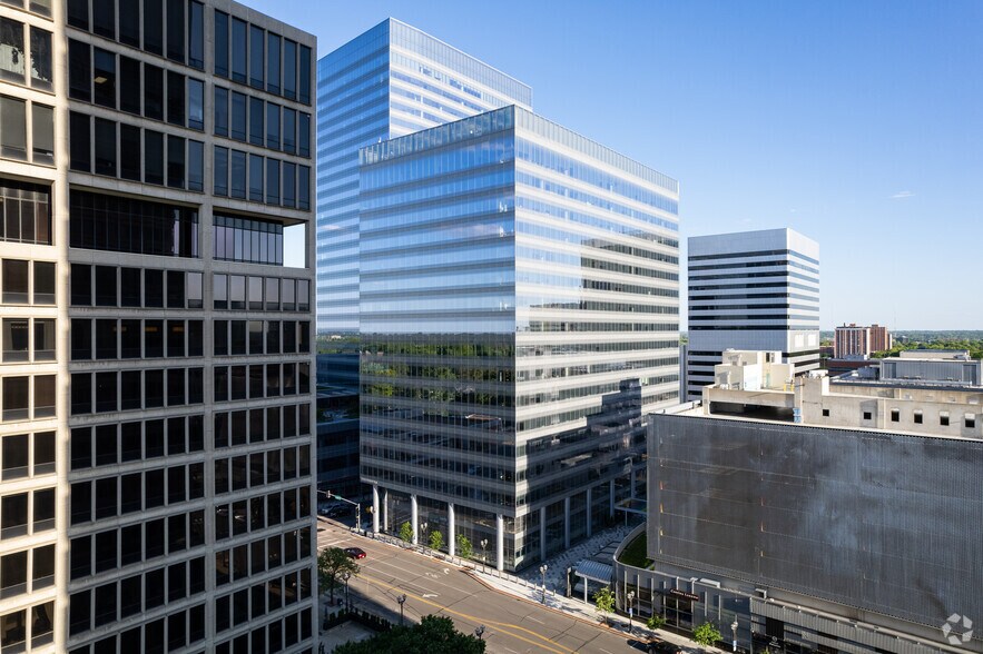 More Photos Of 7700 Forsyth Blvd, Clayton Office For Lease