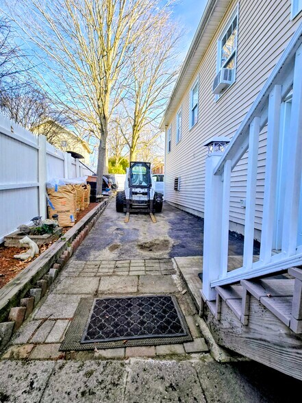 More Photos Of 143 Main St, Reading General Retail For Lease