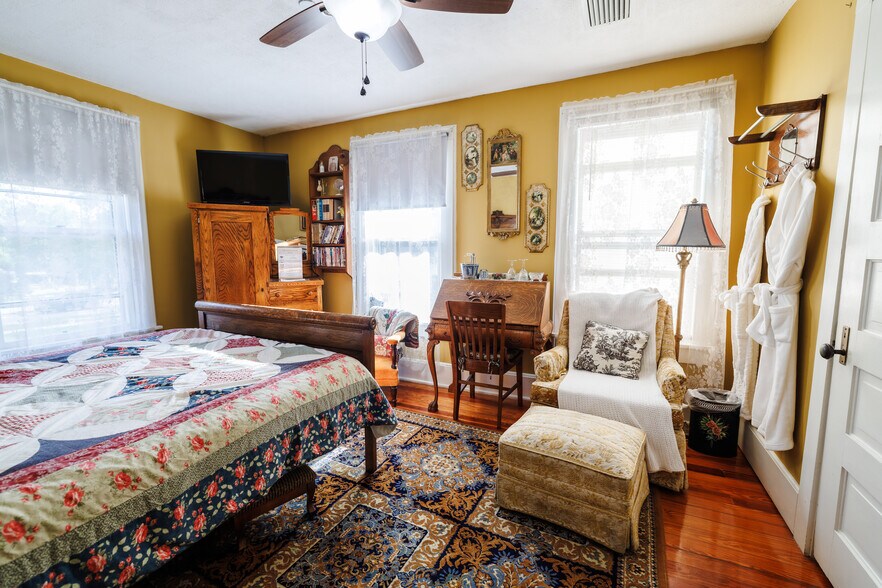 More Photos Of 215 E French Ave, Orange City Hospitality For Sale