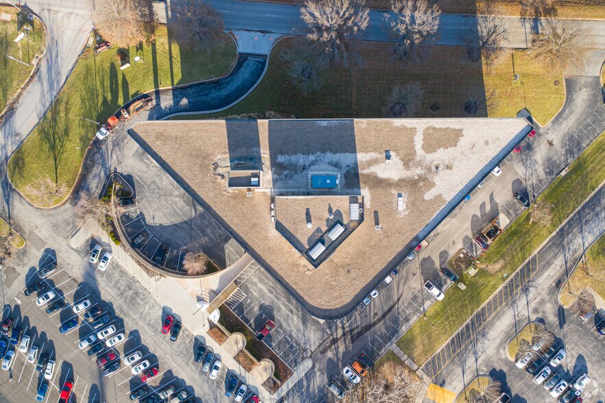 More Photos Of 9200 Ward Pky, Kansas City Office For Sale