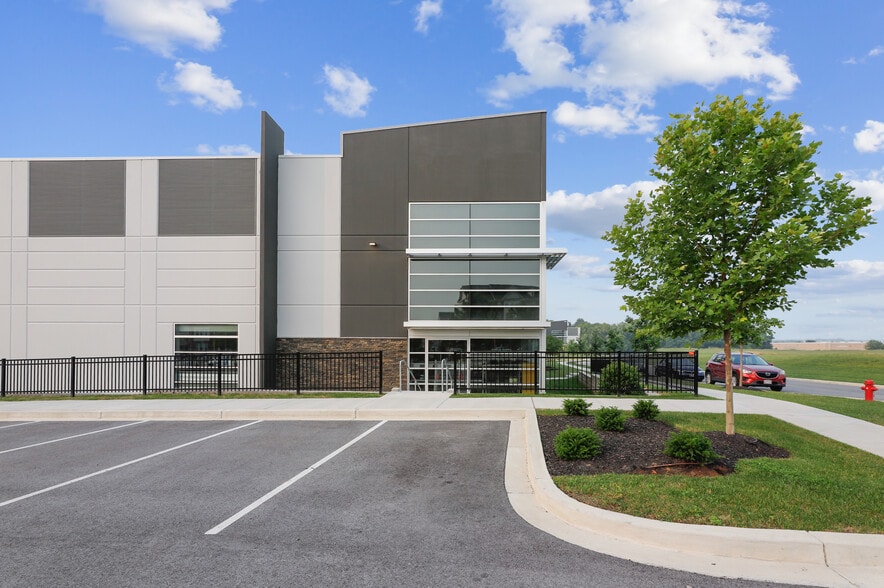 More Photos Of 4931 Executive Ct S, Frederick Unknown For Lease