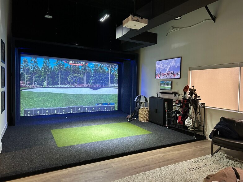 More Photos Of 10595 Westoffice Dr, Houston Light Distribution For Sale