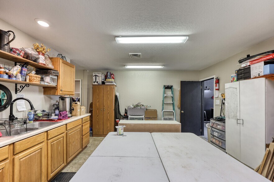 More Photos Of 8637 Oxbow Ln, Neosho Storefront Retail Residential For Sale