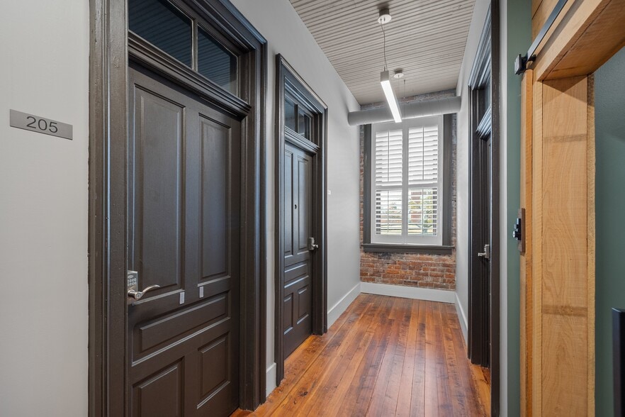 More Photos Of 2/4 N Main Street, Franklinton Storefront Retail Office For Lease