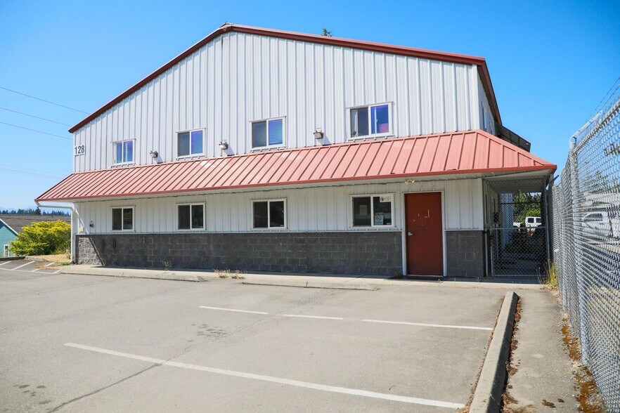 More Photos Of 128 Oyster Bay Ave, Bremerton Industrial For Lease