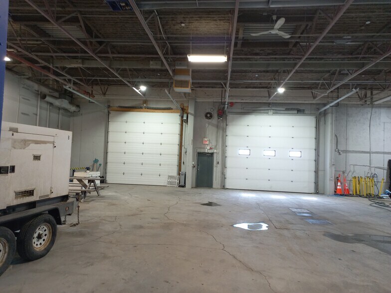 More Photos Of 4357 54 Av SE, Calgary Warehouse For Lease